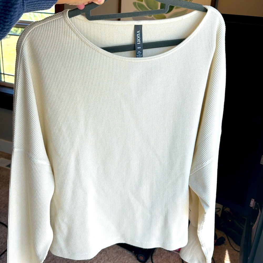 Vuori slouchy waffle top in natural